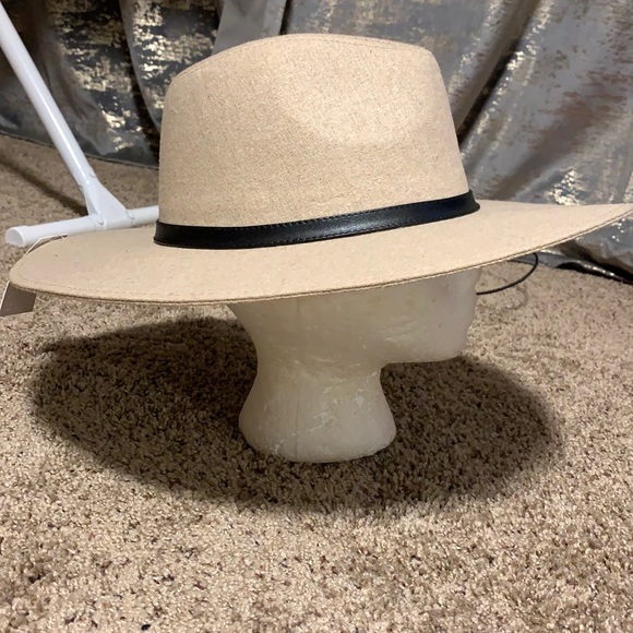 NWT Cream Fedora with Black Faux Leather Brim Hat - Picture 2 of 10